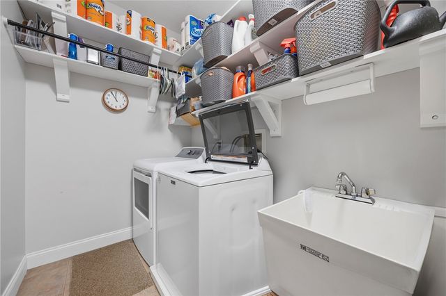 4041 Rustic Woods Dr, Jefferson Hills, PA 15025