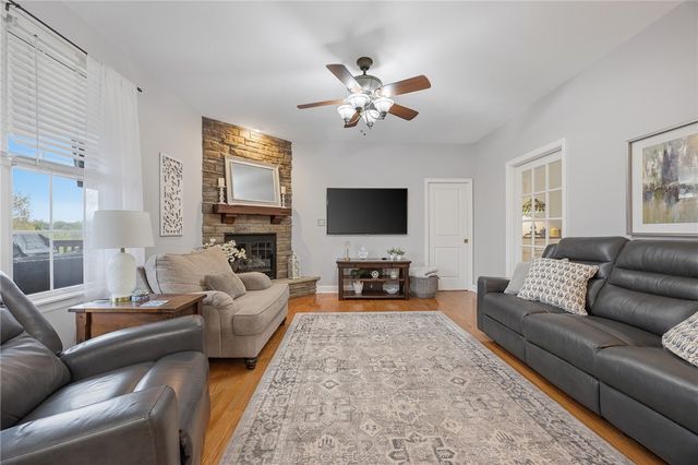 4041 Rustic Woods Dr, Jefferson Hills, PA 15025