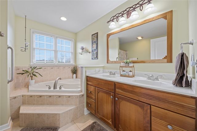 4041 Rustic Woods Dr, Jefferson Hills, PA 15025