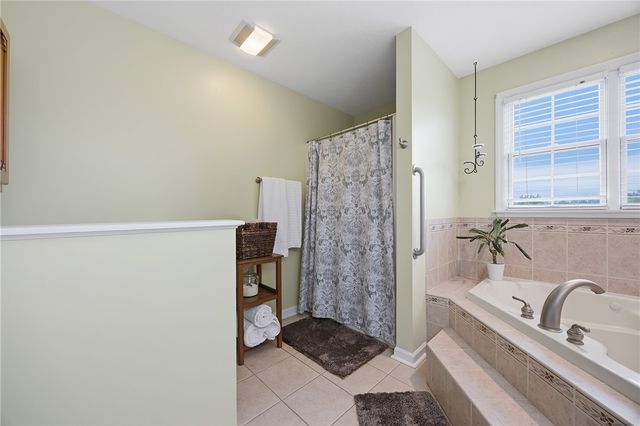 4041 Rustic Woods Dr, Jefferson Hills, PA 15025
