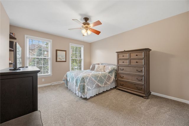 4041 Rustic Woods Dr, Jefferson Hills, PA 15025