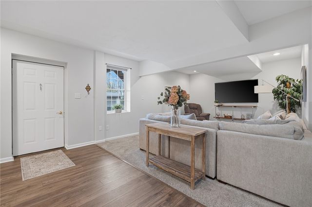 4041 Rustic Woods Dr, Jefferson Hills, PA 15025