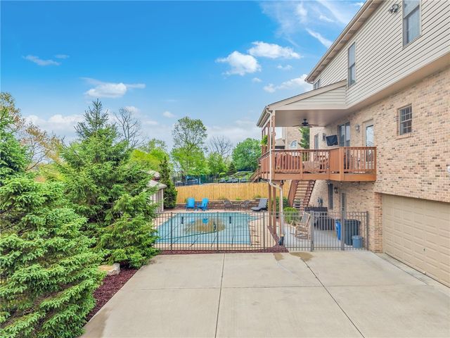 4041 Rustic Woods Dr, Jefferson Hills, PA 15025