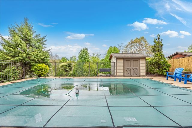 4041 Rustic Woods Dr, Jefferson Hills, PA 15025