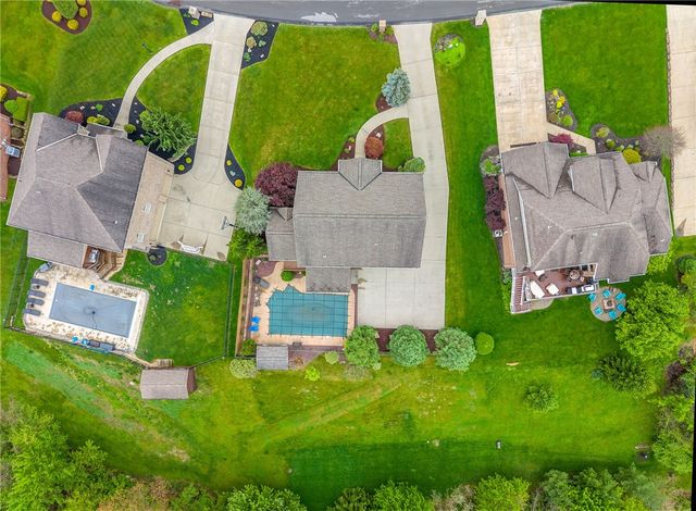 4041 Rustic Woods Dr, Jefferson Hills, PA 15025