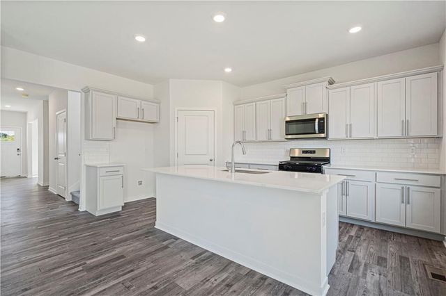 10306 Tuscany Parkway, Peculiar, MO 64078