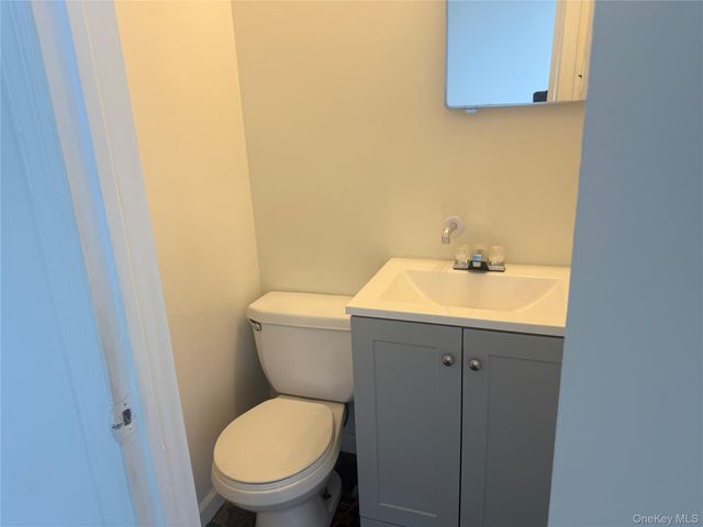 391 Long Beach Road Apartment 11, Island Park, NY 11558