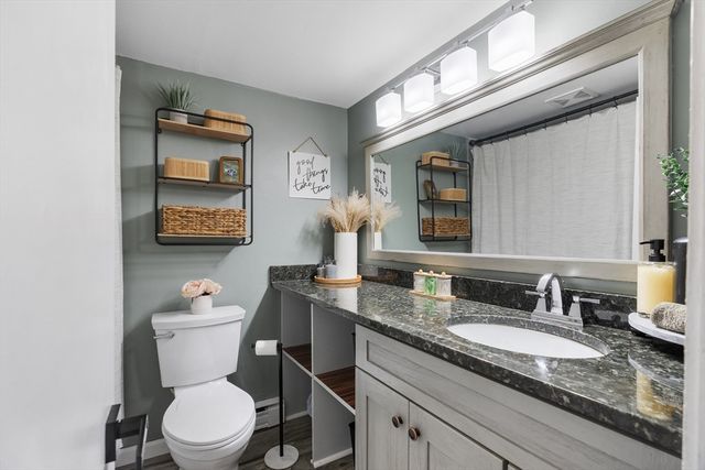 28 Powderhouse Ct 28, Amesbury, MA 01913