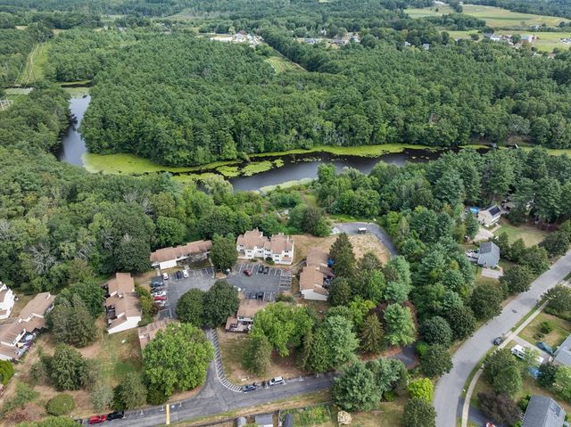 28 Powderhouse Ct 28, Amesbury, MA 01913