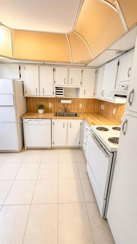 900 Saint Charles Pl 520, Pembroke Pines, FL 33026