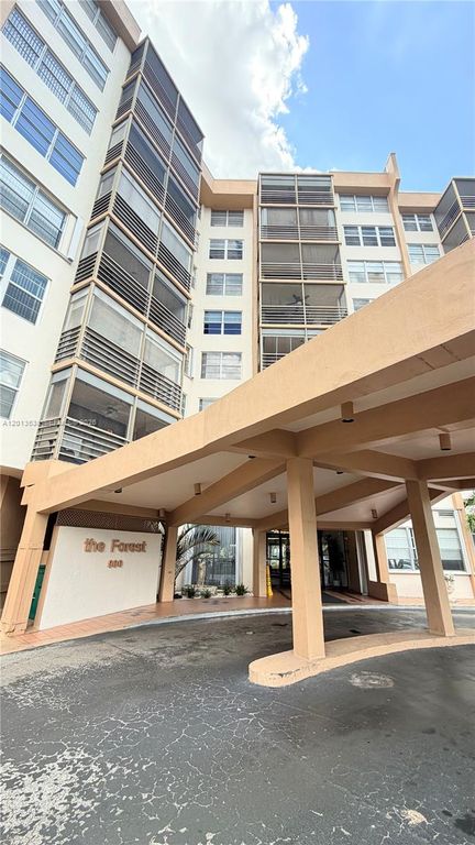 900 Saint Charles Pl 520, Pembroke Pines, FL 33026