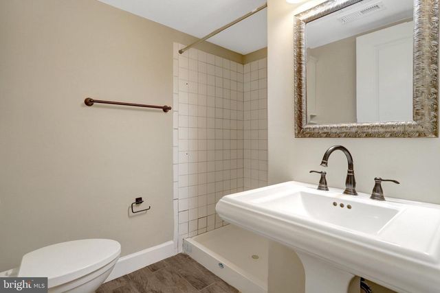 6940 CAVALIER TRL, Falls Church, VA 22042