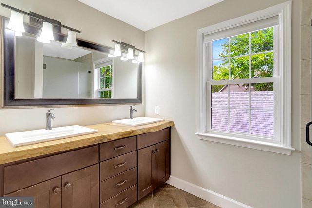 6940 CAVALIER TRL, Falls Church, VA 22042