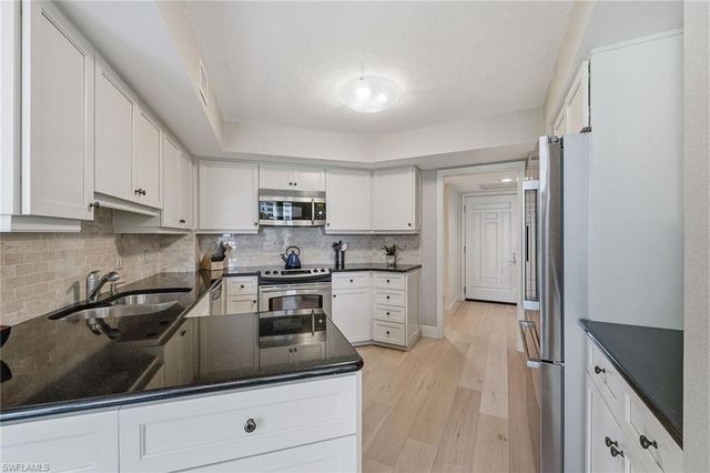 4551 Gulf Shore BLVD N 706, Naples, FL 34103