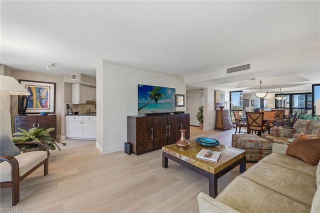 4551 Gulf Shore BLVD N 706, Naples, FL 34103