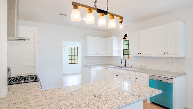 3416 Thannisch Avenue, Fort Worth, TX 76105