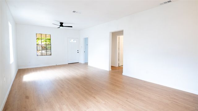 3416 Thannisch Avenue, Fort Worth, TX 76105