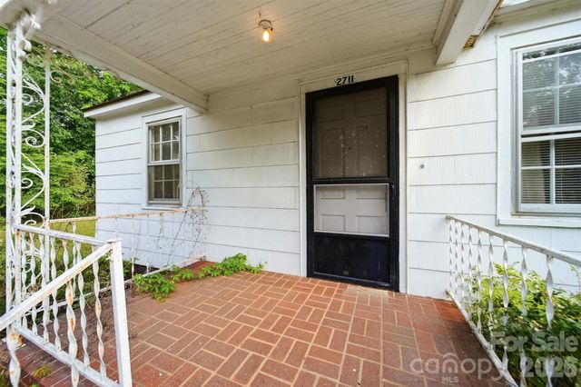 2711 SE 8th Avenue SE, Hickory, NC 28602