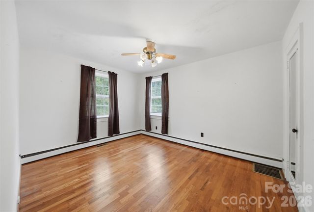 2711 SE 8th Avenue SE, Hickory, NC 28602