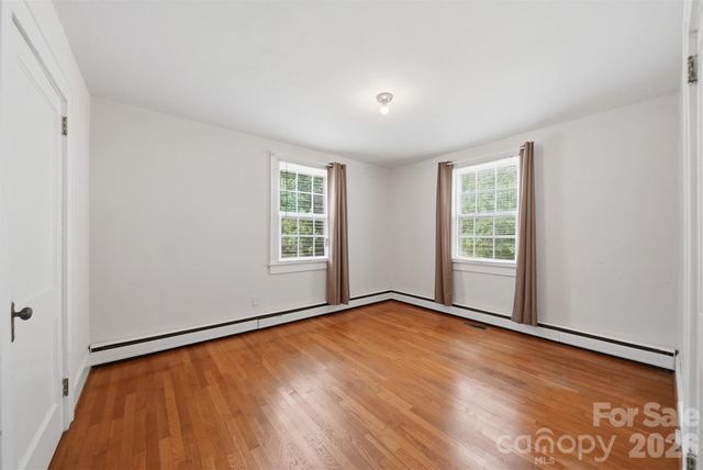 2711 SE 8th Avenue SE, Hickory, NC 28602