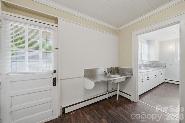 2711 SE 8th Avenue SE, Hickory, NC 28602