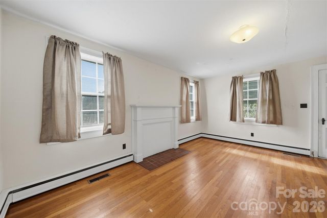 2711 SE 8th Avenue SE, Hickory, NC 28602