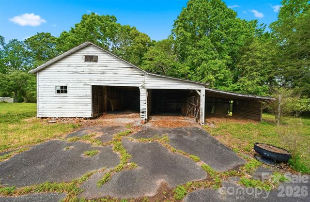2711 SE 8th Avenue SE, Hickory, NC 28602