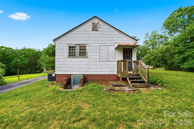 2711 SE 8th Avenue SE, Hickory, NC 28602
