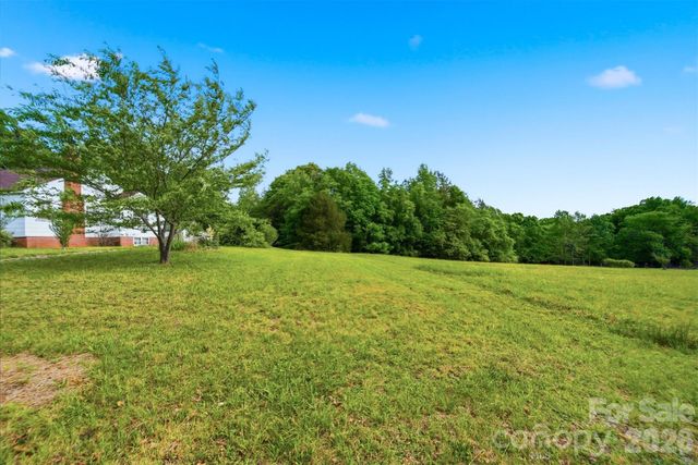 2711 SE 8th Avenue SE, Hickory, NC 28602