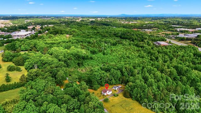 2711 SE 8th Avenue SE, Hickory, NC 28602