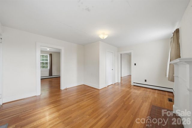 2711 SE 8th Avenue SE, Hickory, NC 28602