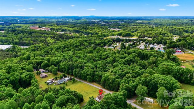 2711 SE 8th Avenue SE, Hickory, NC 28602