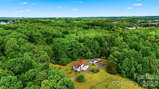 2711 SE 8th Avenue SE, Hickory, NC 28602