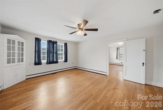 2711 SE 8th Avenue SE, Hickory, NC 28602