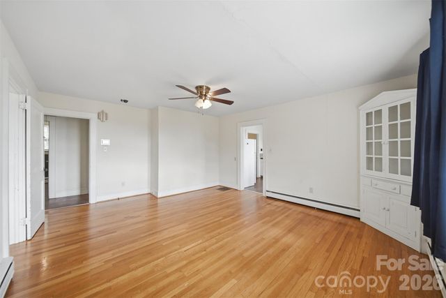 2711 SE 8th Avenue SE, Hickory, NC 28602