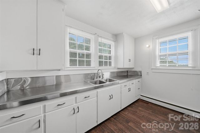 2711 SE 8th Avenue SE, Hickory, NC 28602