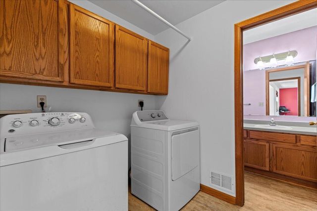 1416 Villa Park COURT, West Bend, WI 53090