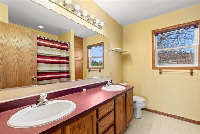 1416 Villa Park COURT, West Bend, WI 53090