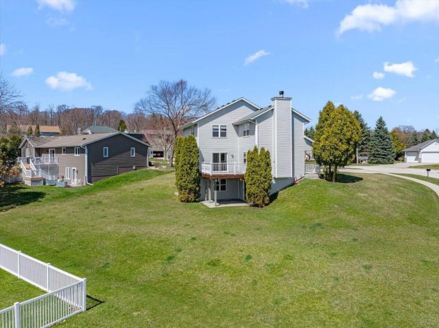 1416 Villa Park COURT, West Bend, WI 53090