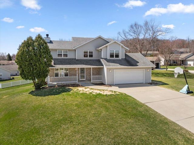 1416 Villa Park COURT, West Bend, WI 53090