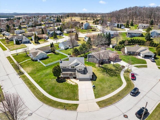 1416 Villa Park COURT, West Bend, WI 53090