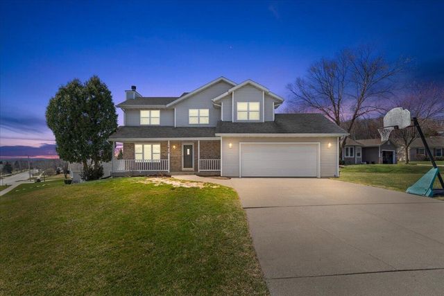 1416 Villa Park COURT, West Bend, WI 53090