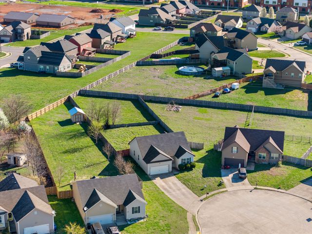 2329 Spike Ct, Clarksville, TN 37040