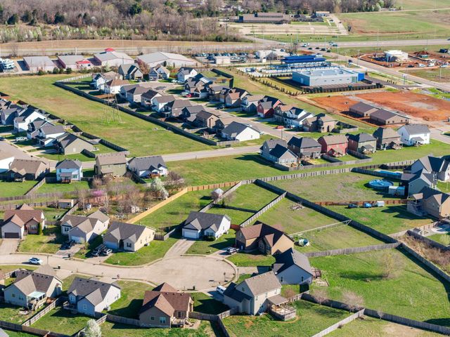 2329 Spike Ct, Clarksville, TN 37040