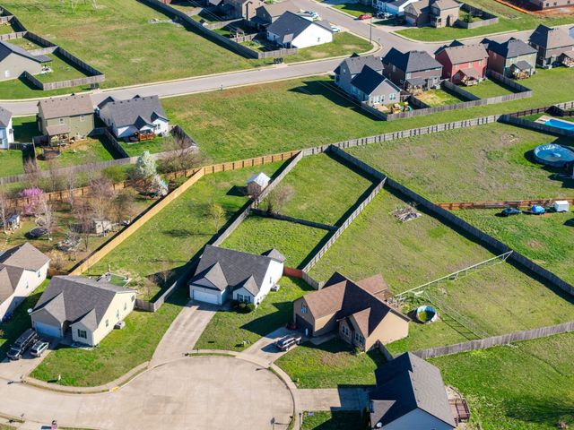 2329 Spike Ct, Clarksville, TN 37040