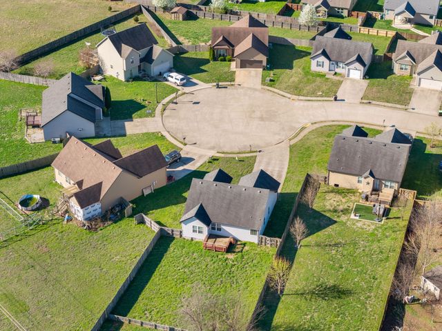 2329 Spike Ct, Clarksville, TN 37040