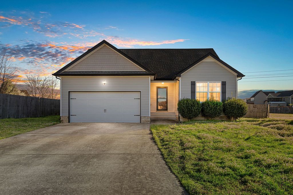 2329 Spike Ct, Clarksville, TN 37040