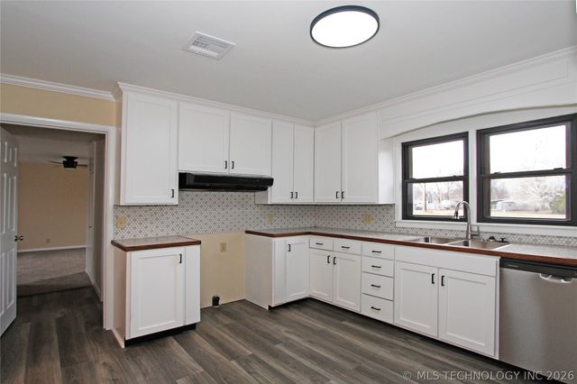 616 S Maple Street, Nowata, OK 74048