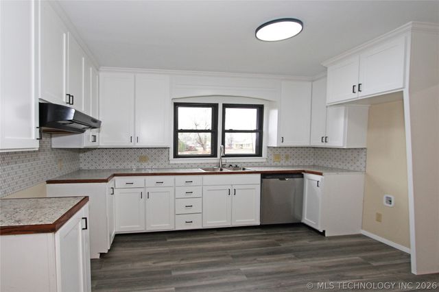 616 S Maple Street, Nowata, OK 74048