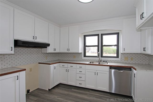 616 S Maple Street, Nowata, OK 74048